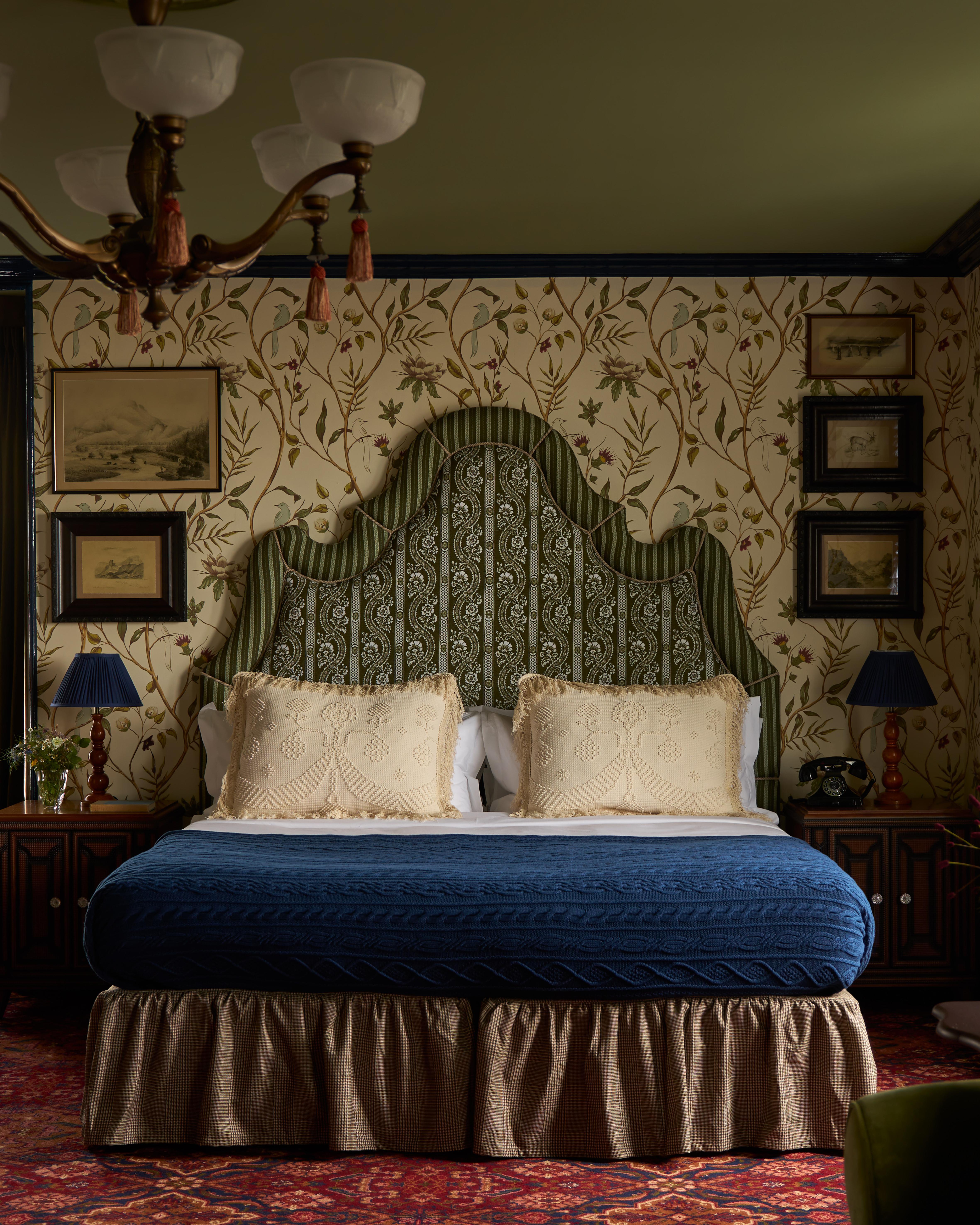 Dornoch Station Otel Dış mekan fotoğraf The bedroom at The Mitre Hotel