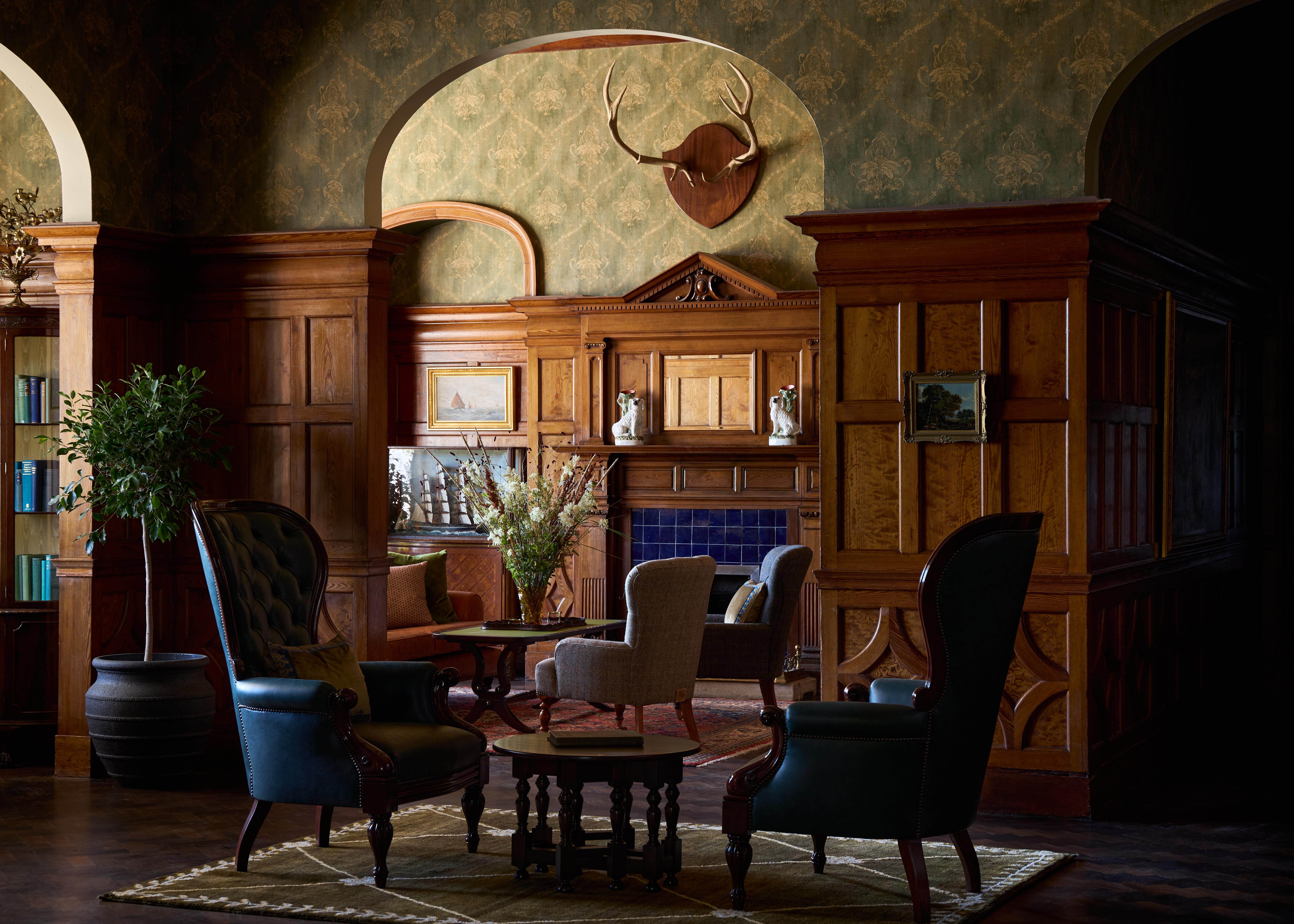 Dornoch Station Otel Dış mekan fotoğraf The library at the hotel